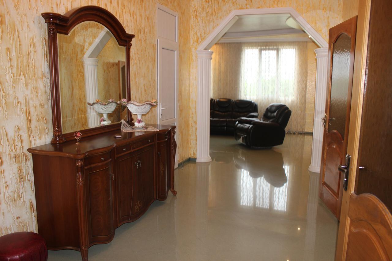 Gama Palace Batoemi Buitenkant foto